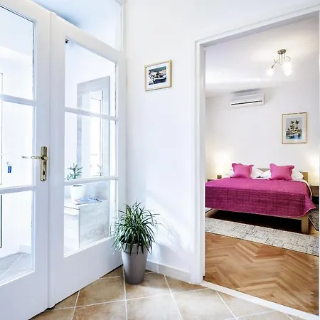 Mary Apartment